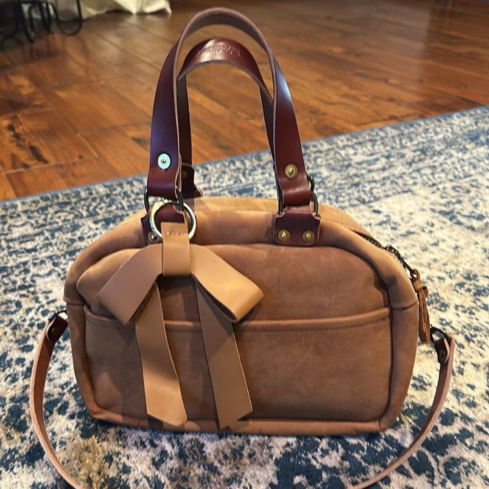 Chic Tan Bow Women's Shoulder Bag